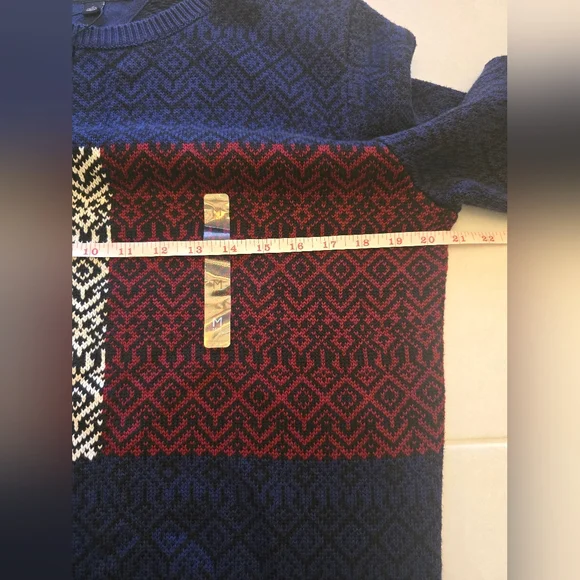 NWT Men's Tommy Hilfiger Fair Isle Crew Sweater Size Medium Multicolor